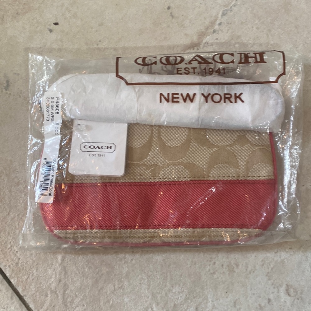 NWT Coach Large Coin Purse/Wallet